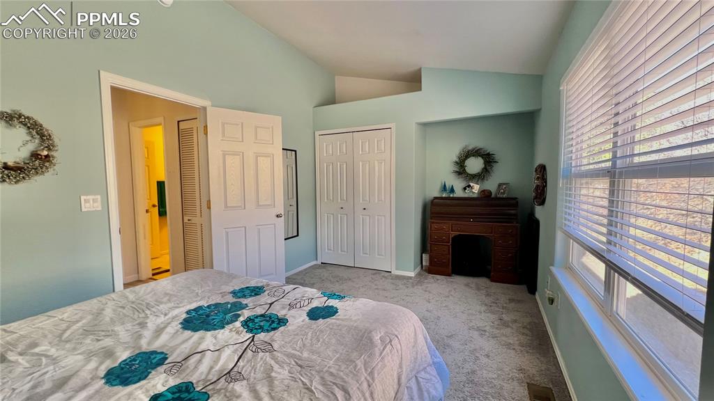 Image 17 of 31: Bedroom