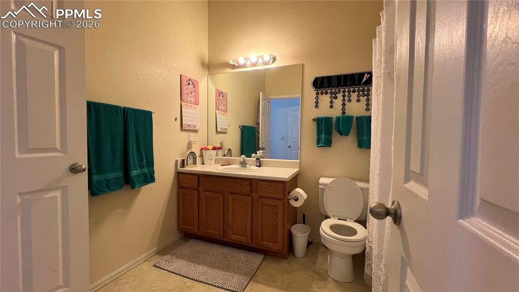 Image 18 of 31: Bathroom