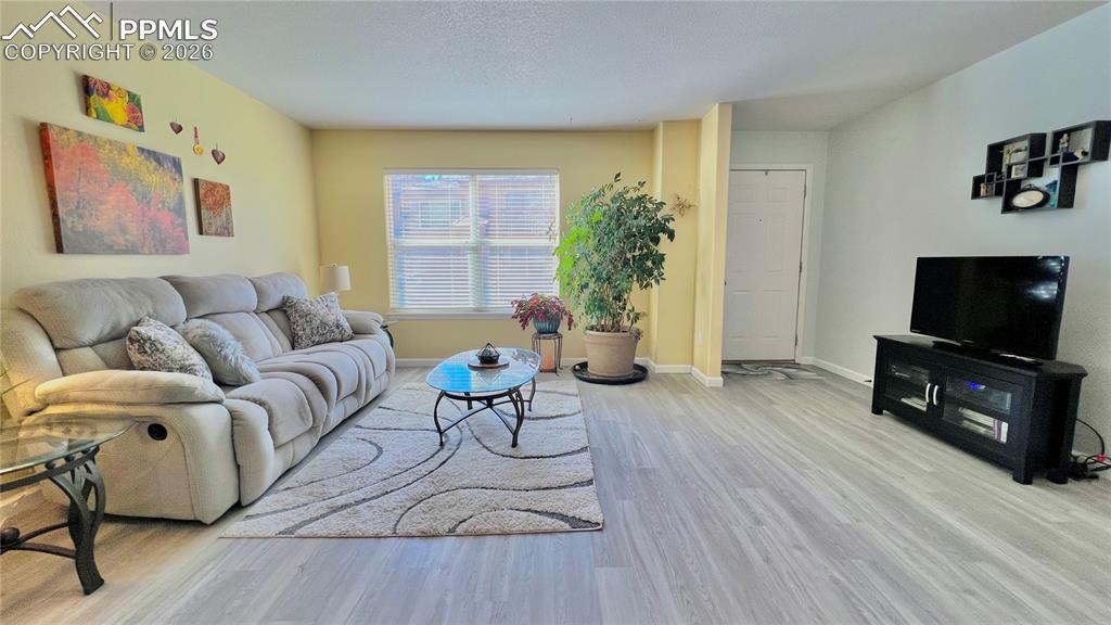 Image 5 of 31: Living Room