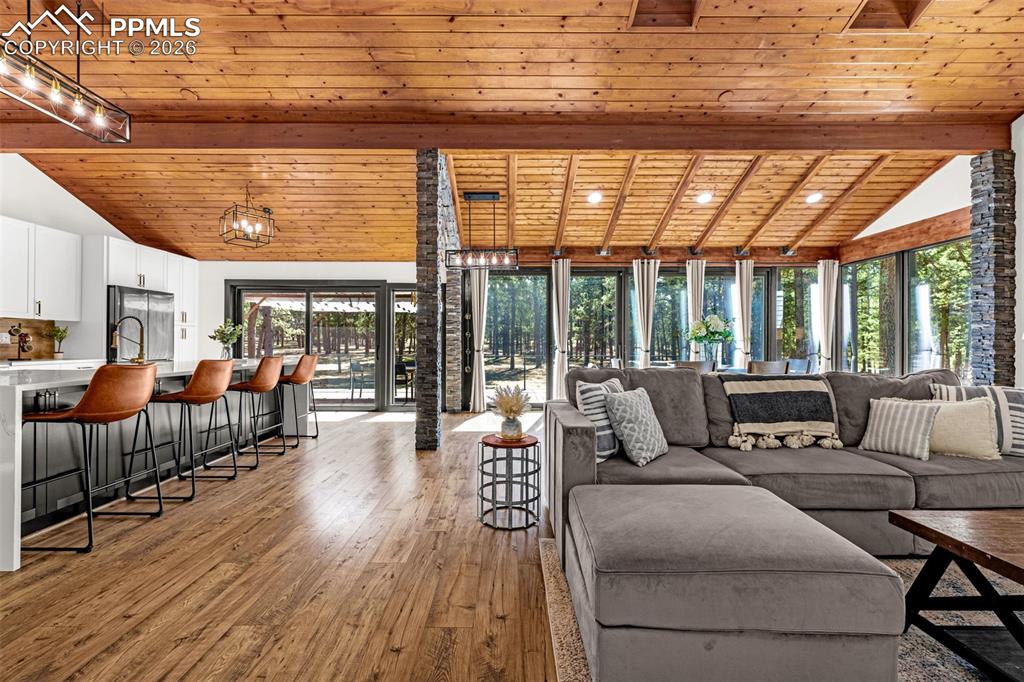 Image 17 of 50: Living Room