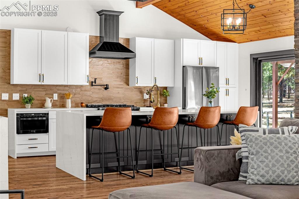 Image 19 of 50: Kitchen