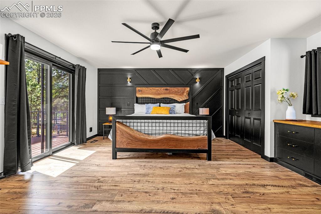 Image 22 of 50: Bedroom