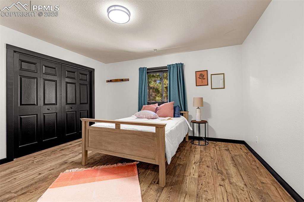 Image 28 of 50: Bedroom