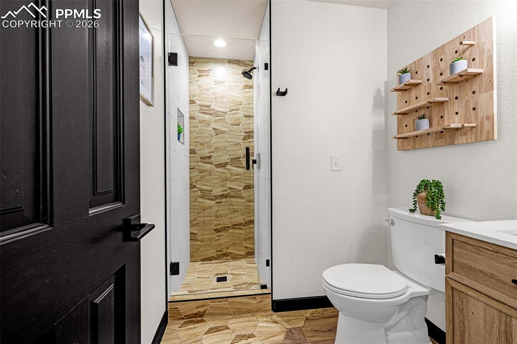 Image 31 of 50: Bathroom