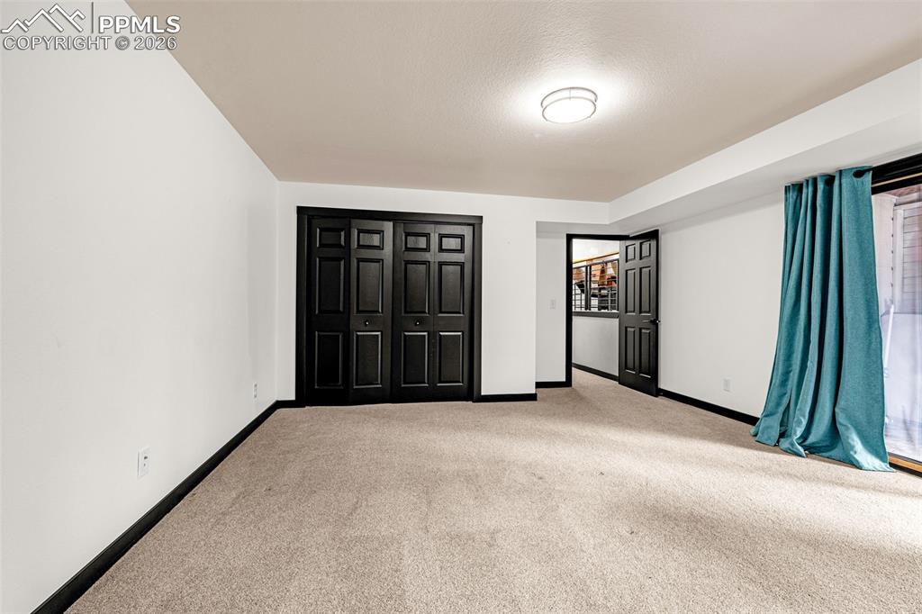 Image 33 of 50: Bedroom