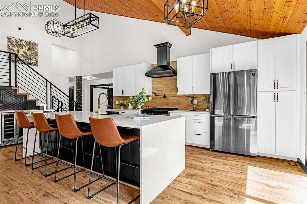 Image 8 of 50: Kitchen