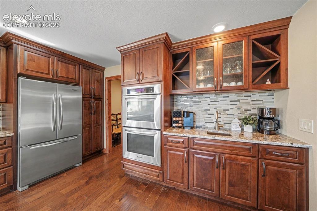 Image 11 of 49: Kitchen