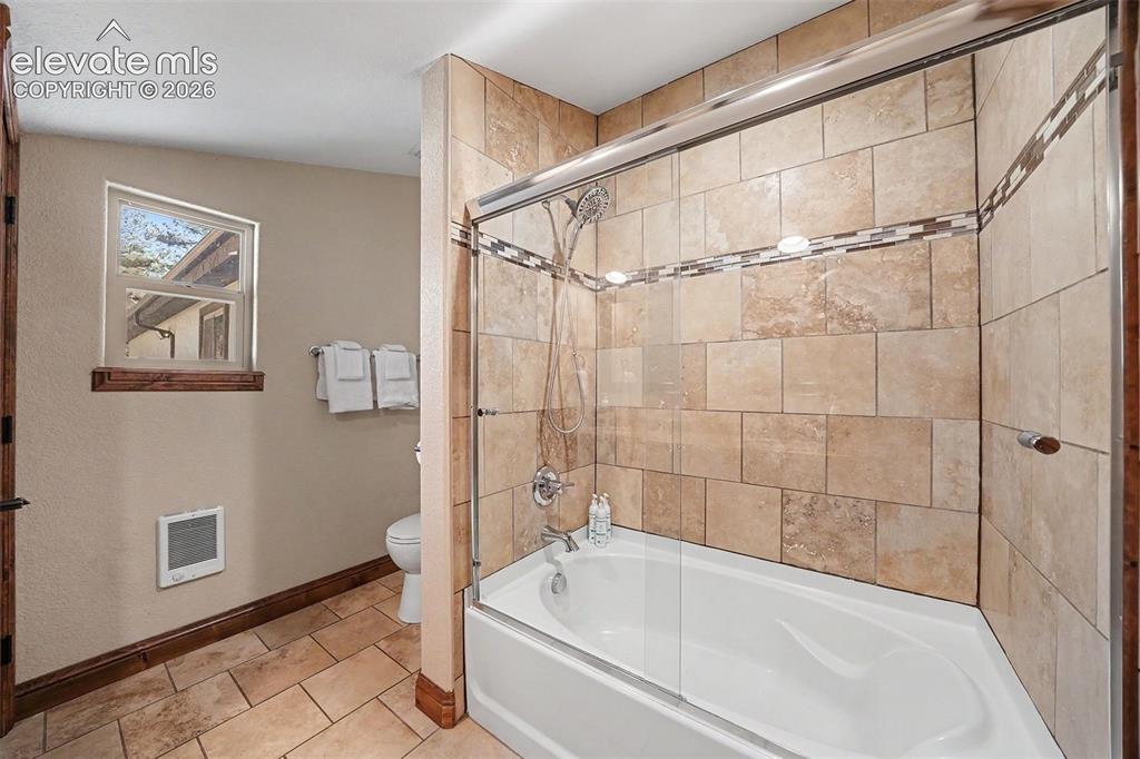 Image 34 of 49: Bathroom
