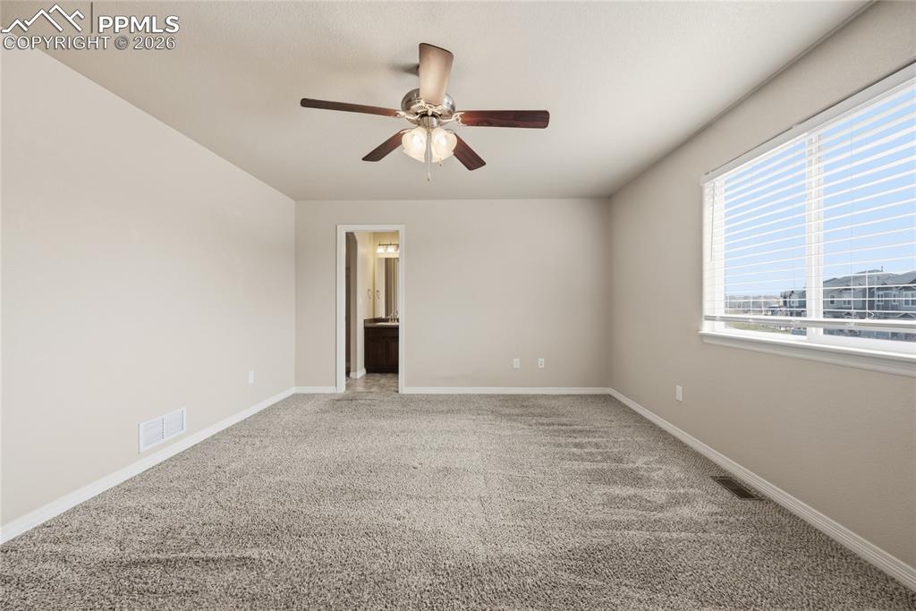 Image 14 of 33: Kitchen