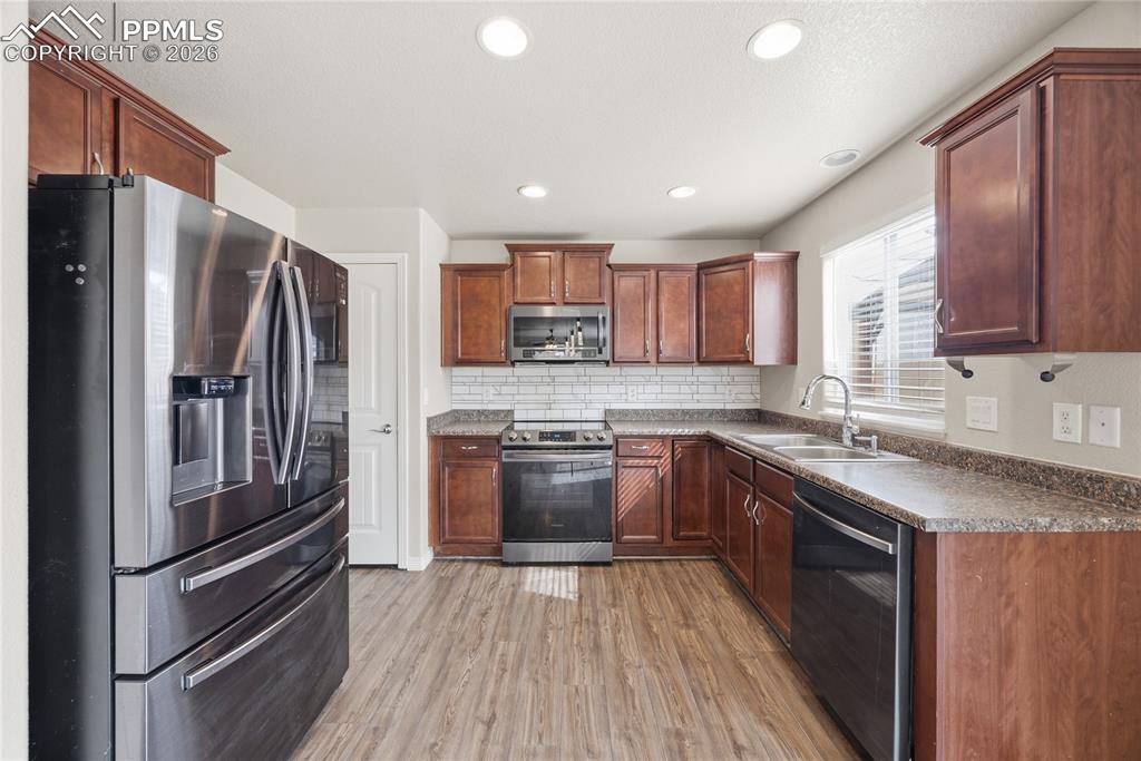 Image 2 of 33: Listing packet