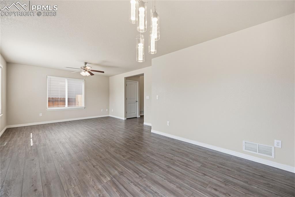 Image 3 of 33: Kitchen