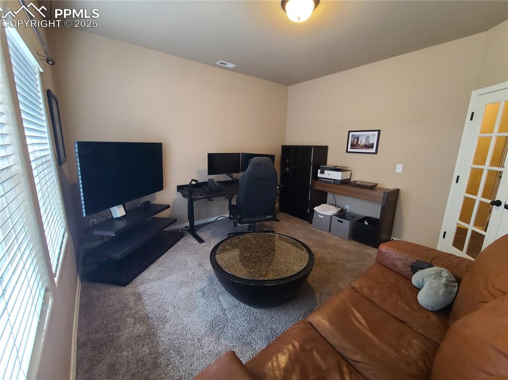 Image 6 of 29: Office space with carpet