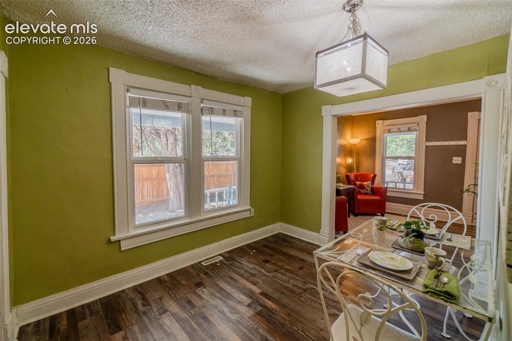 Image 12 of 40: Dining Area