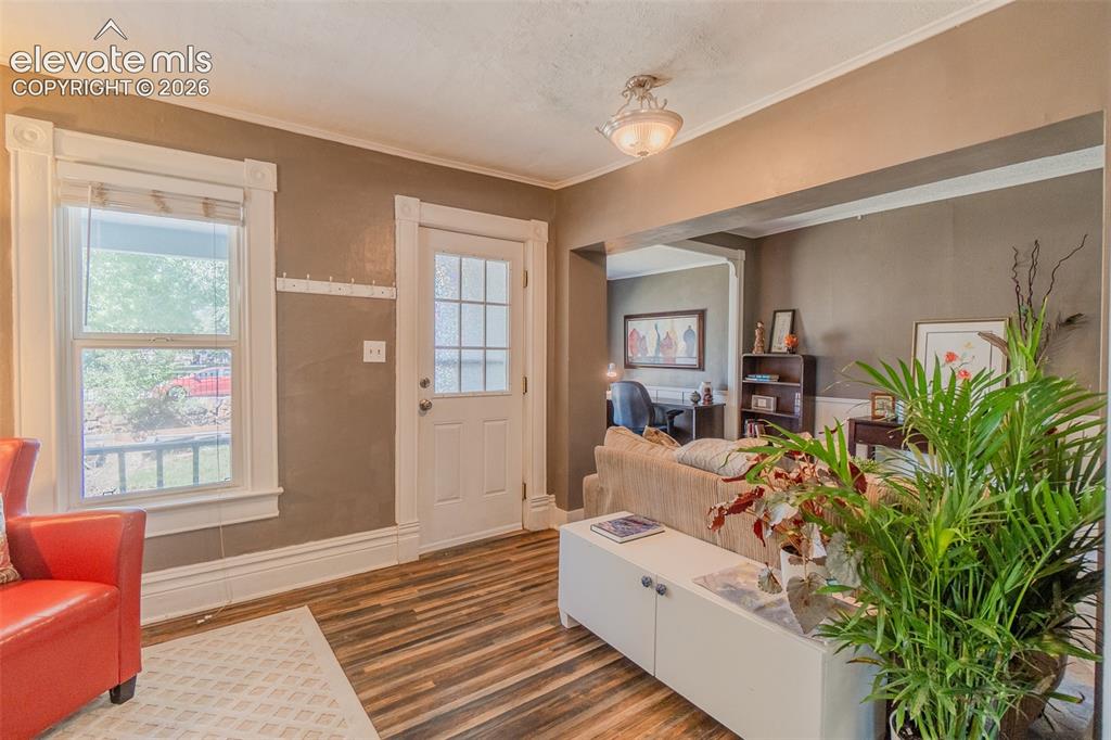 Image 19 of 40: Entry