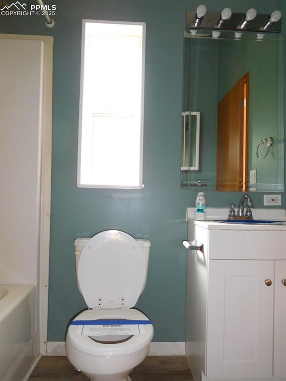 Image 18 of 20: Bathroom