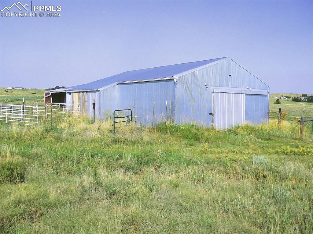 Image 19 of 20: Barn