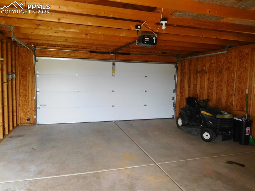 Image 3 of 20: Garage interior