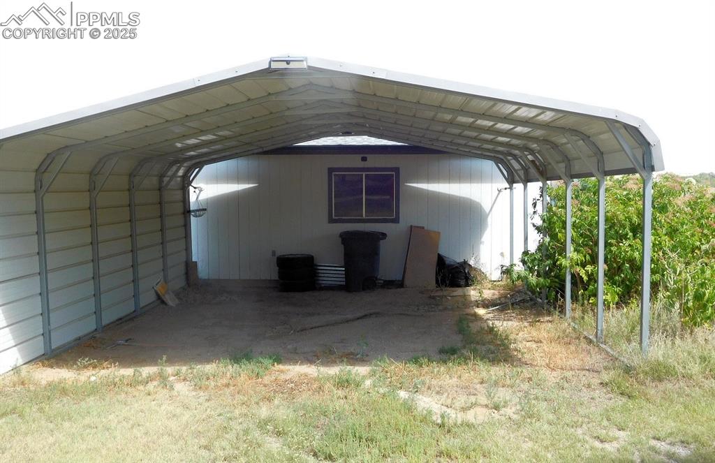 Image 4 of 20: Carport
