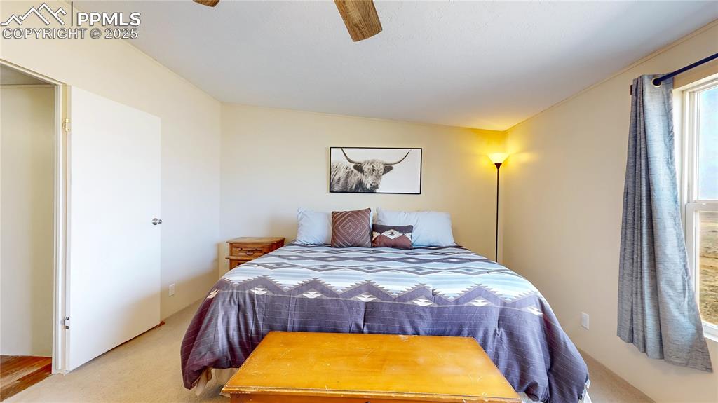 Image 11 of 40: Bedroom