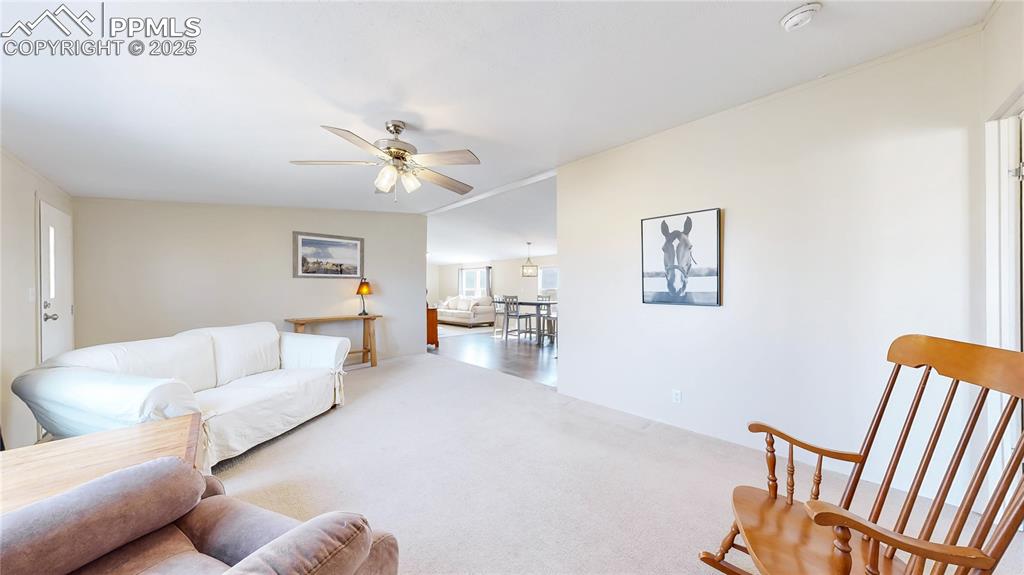 Image 18 of 40: Living Room
