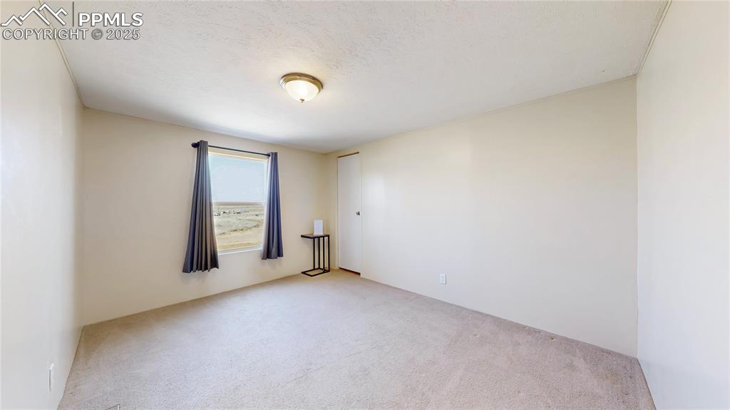 Image 19 of 40: Bedroom