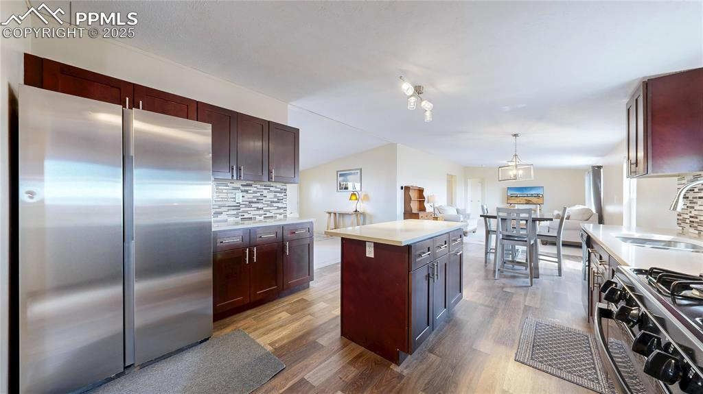 Image 6 of 40: Kitchen
