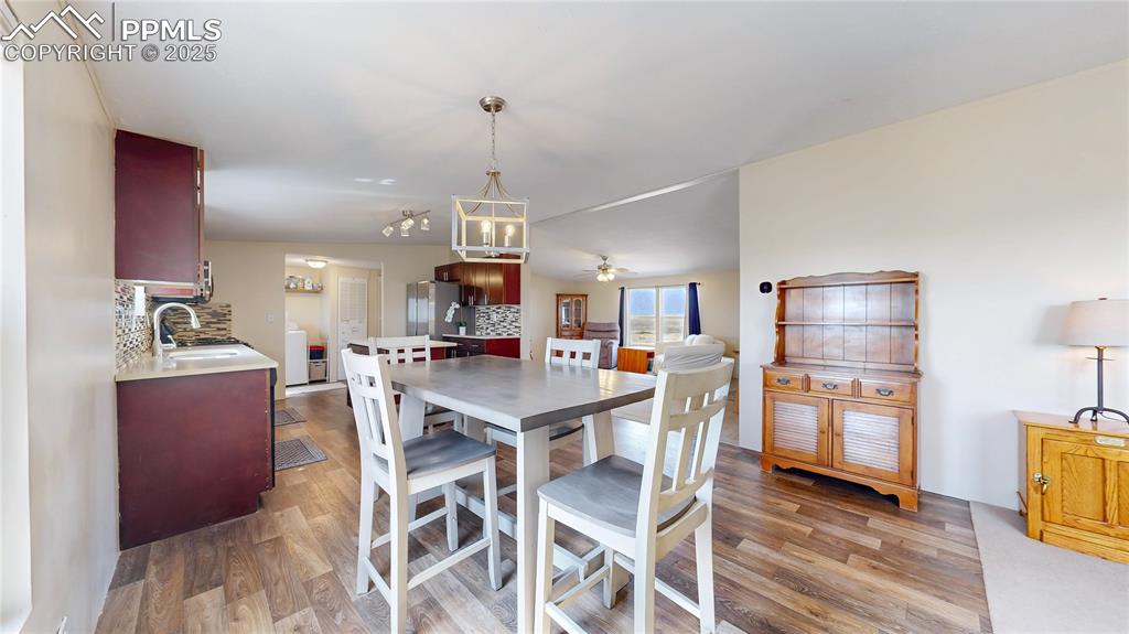 Image 7 of 40: Dining Area