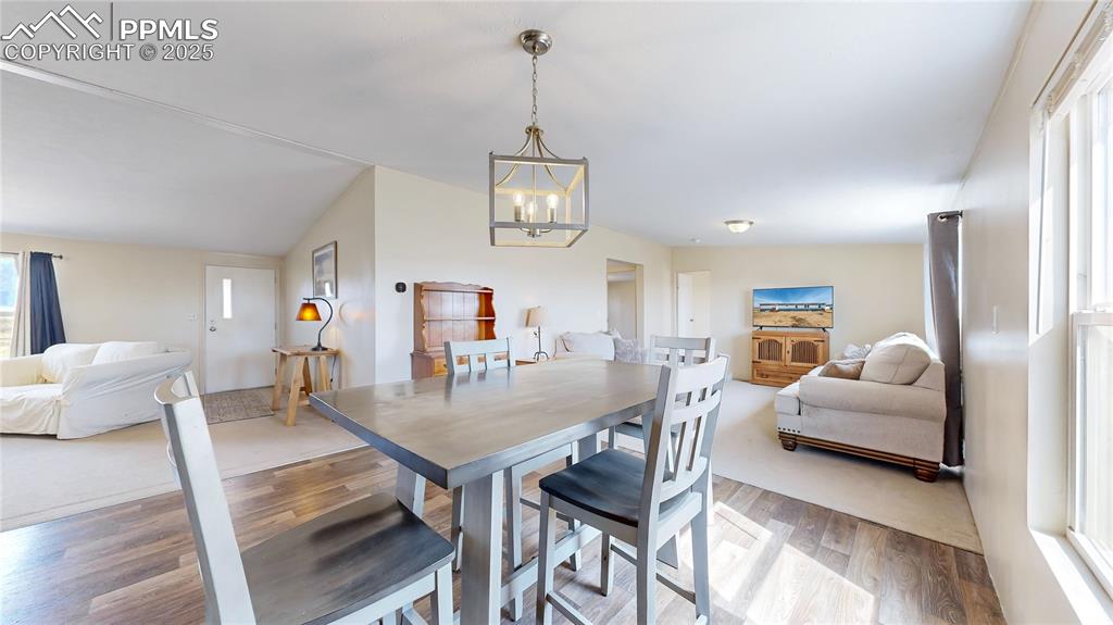 Image 9 of 40: Dining Area