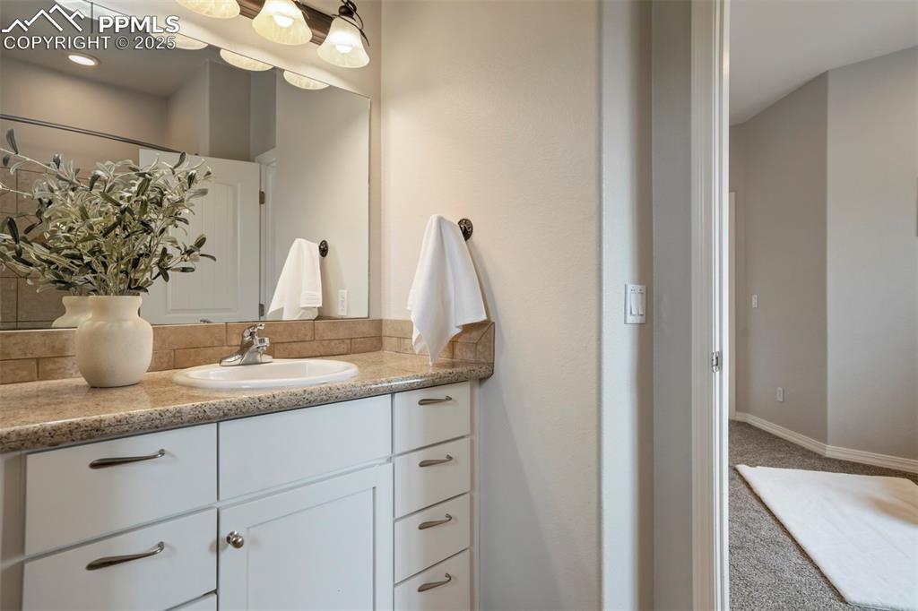 Image 19 of 43: Bathroom