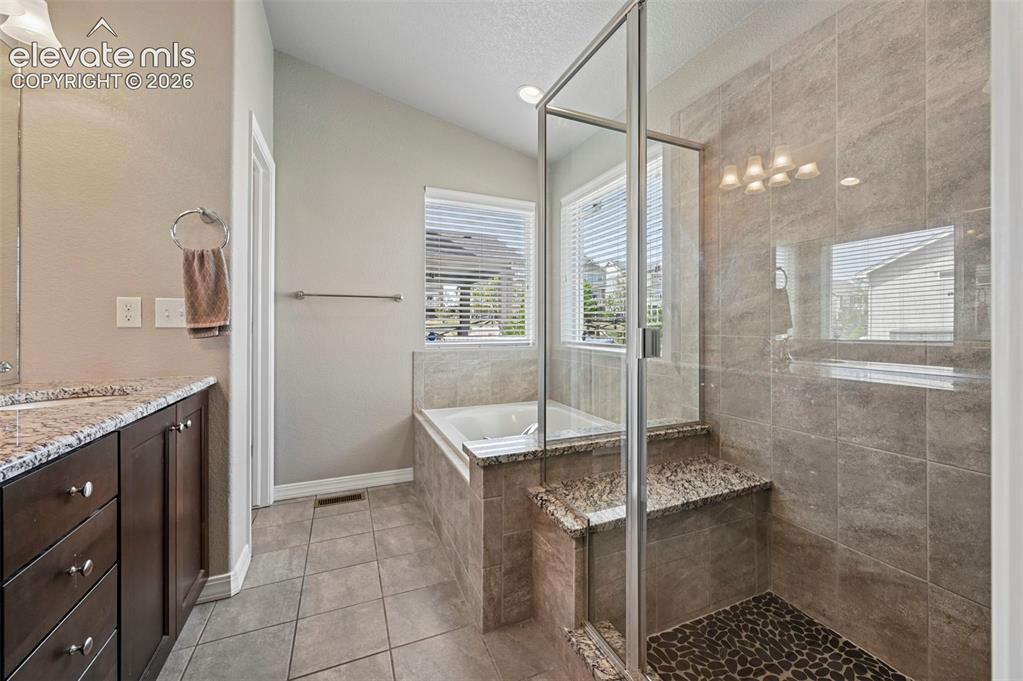 Image 15 of 39: Bathroom