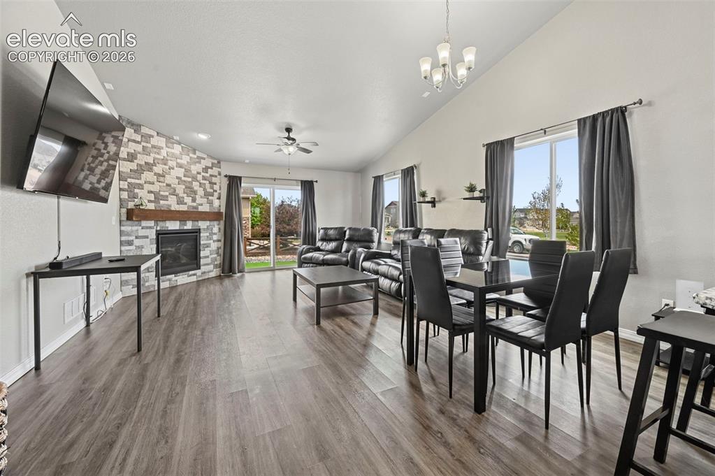Image 4 of 39: Dining Area
