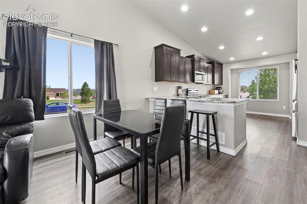 Image 7 of 39: Dining Area