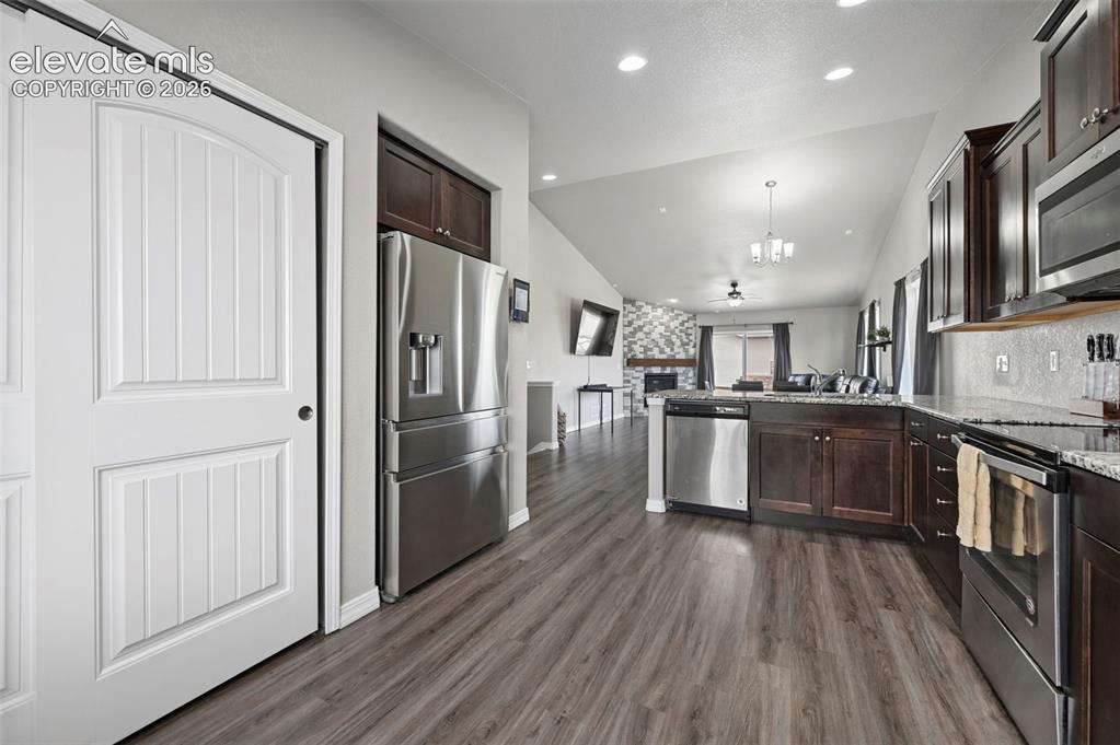 Image 9 of 39: Kitchen