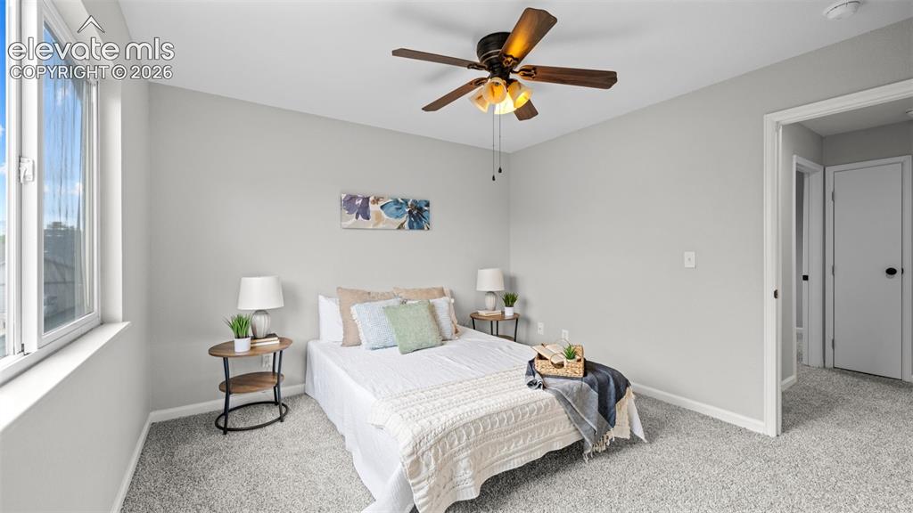 Image 19 of 32: Bedroom