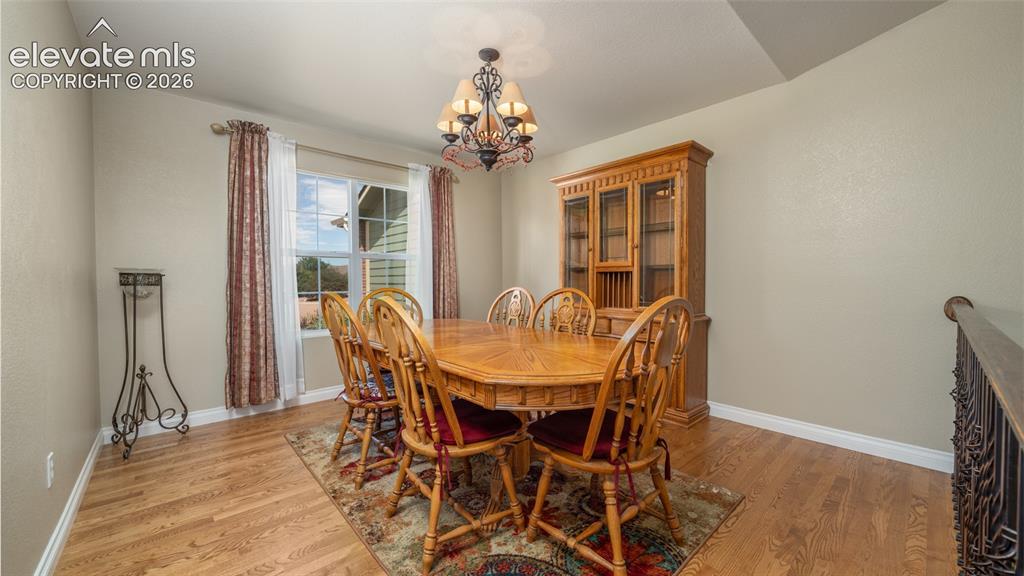 Image 11 of 42: Dining room