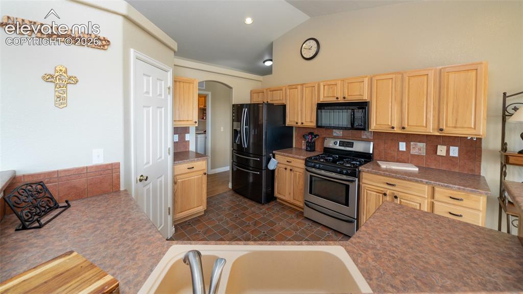 Image 6 of 42: Kitchen
