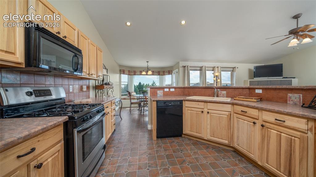 Image 8 of 42: Kitchen