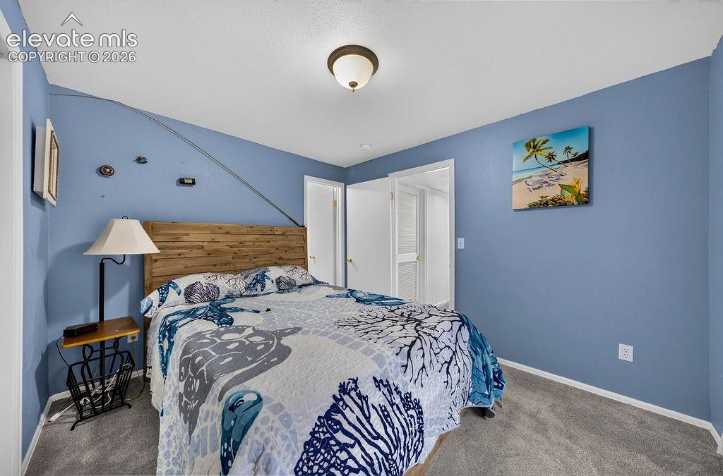 Image 20 of 30: Bedroom