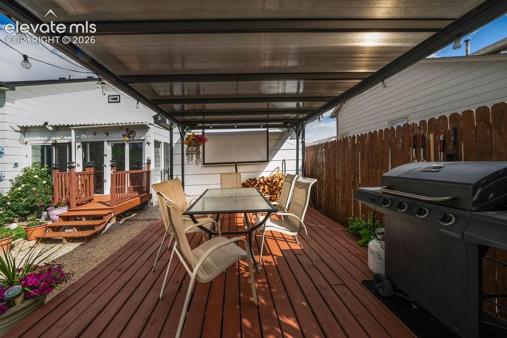 Image 6 of 30: Deck