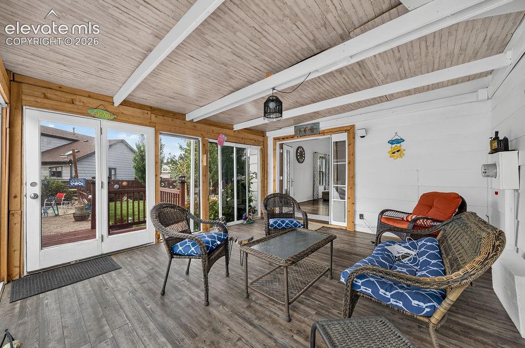 Image 7 of 30: Sun Room