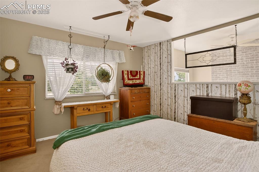 Image 16 of 34: Bedroom