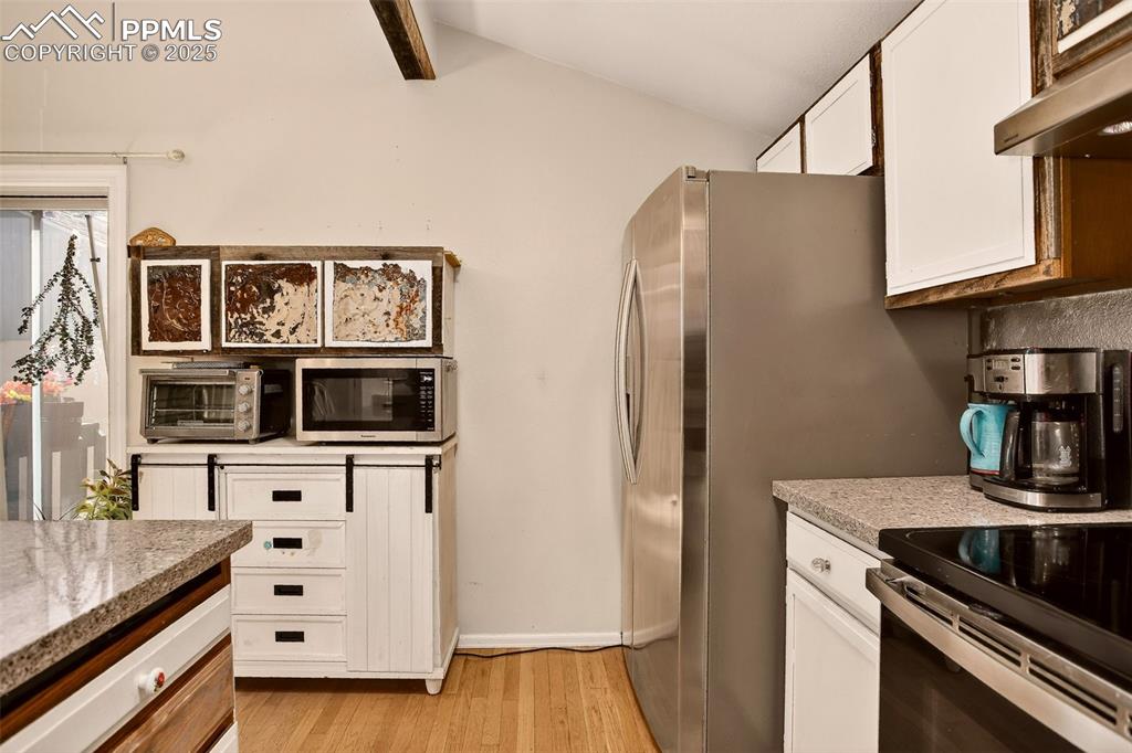 Image 8 of 34: Kitchen