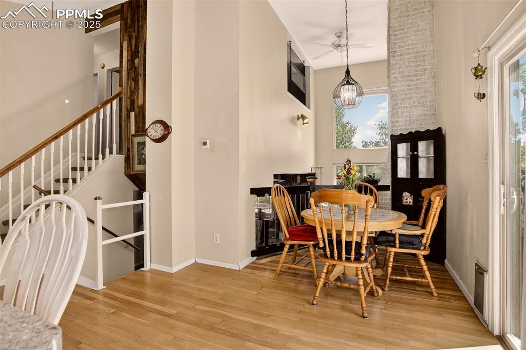 Image 9 of 34: Dining Area