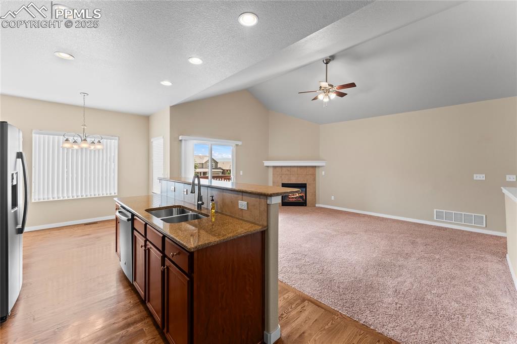 Image 15 of 46: Kitchen