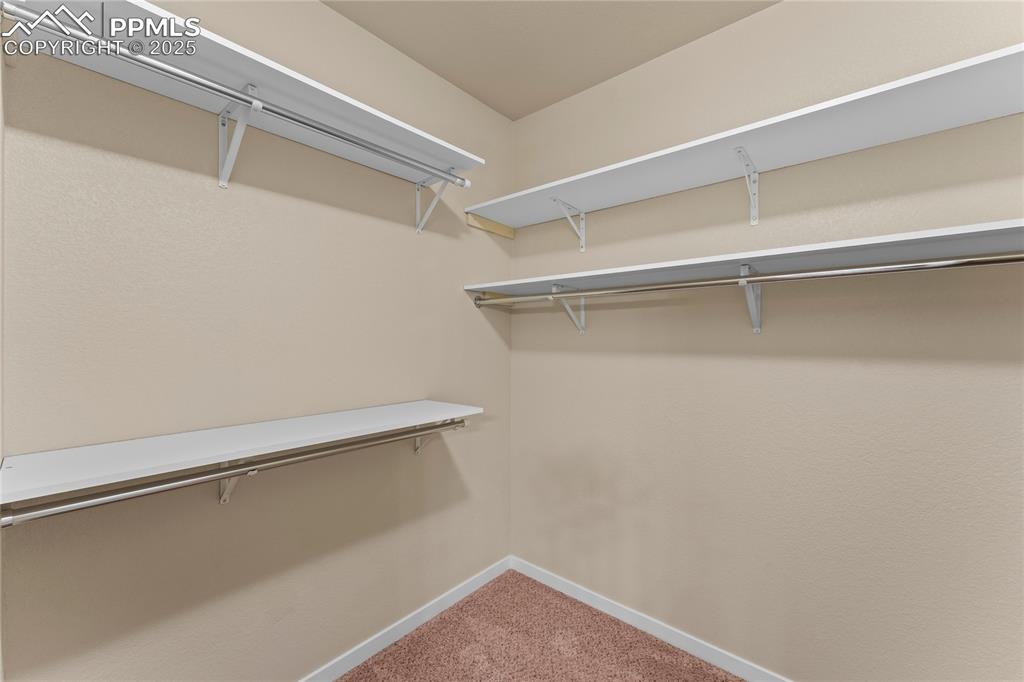 Image 25 of 46: Closet