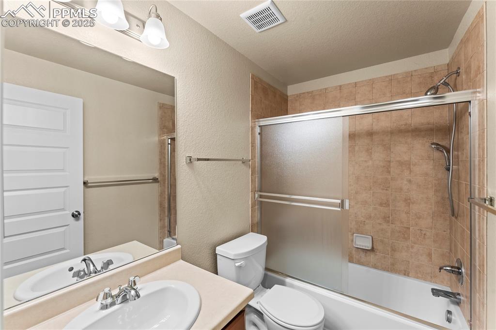 Image 37 of 46: Bathroom