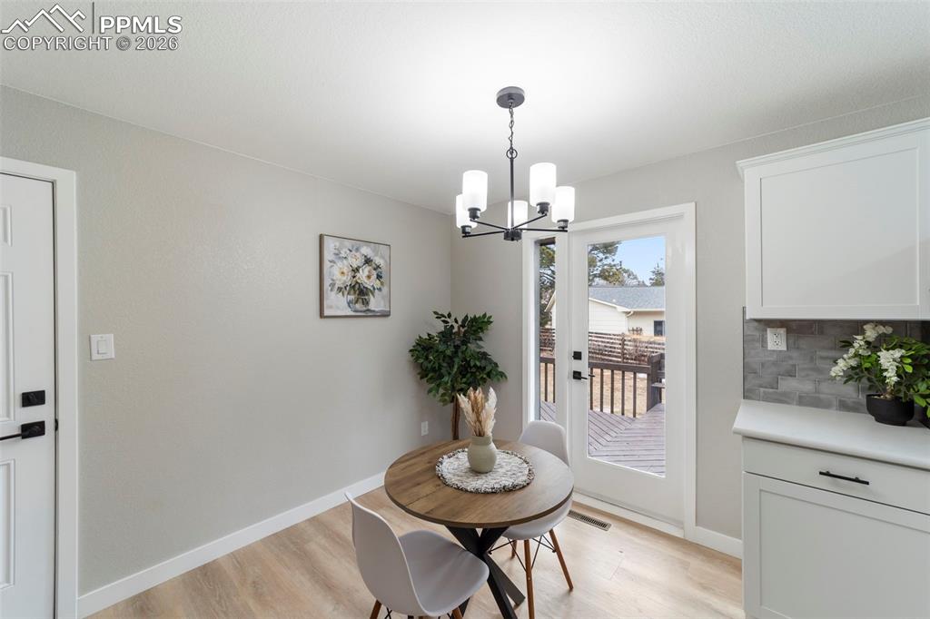 Image 11 of 45: Dining Area