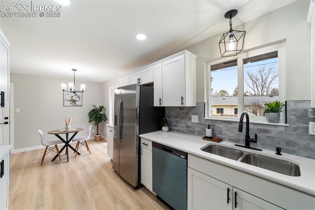 Image 17 of 45: Kitchen