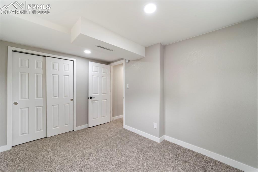 Image 34 of 45: Bedroom