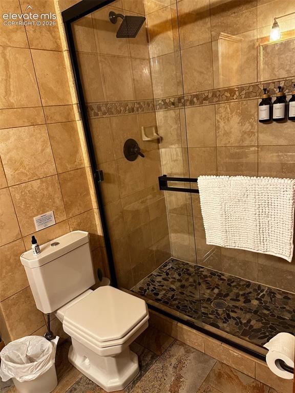 Image 21 of 49: Bathroom